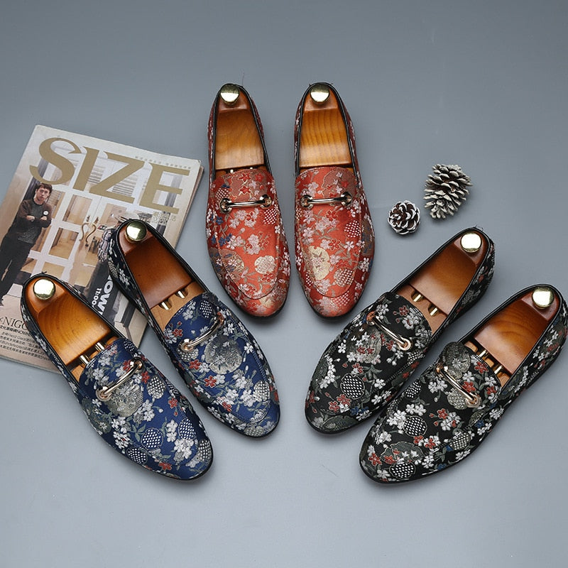 Men's Casual Chinese Embroidery Pointed Toe Loafers with Free Shipping