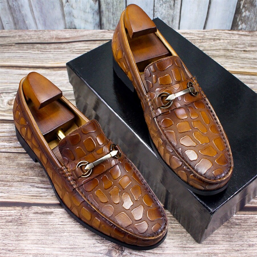 Stylish Classic Cowhide Leather Slip-On Men's Loafers with Rock Texture