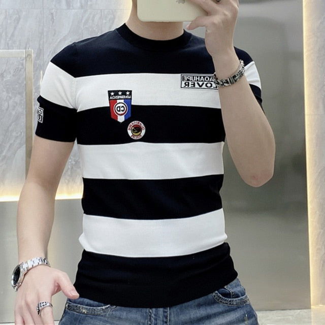 Men's Short Sleeve T-Shirt with Bold Stripes and Eye-catching Patch