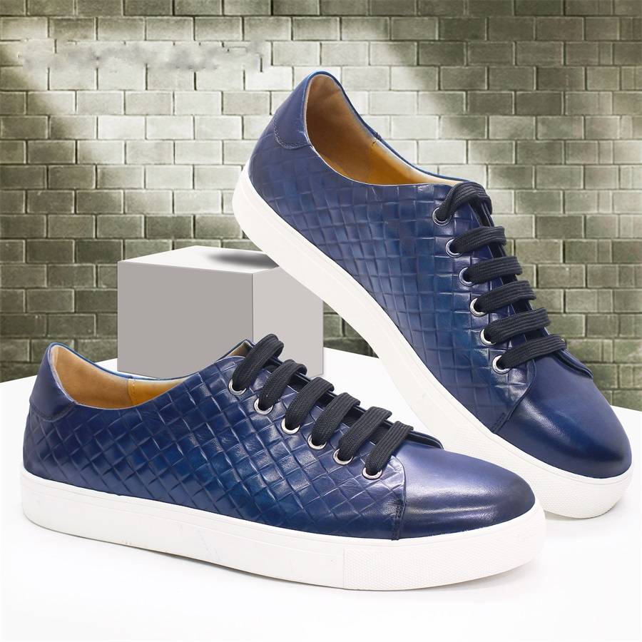 Exquisite Solid Handmade Anyam Pattern Casual Sneakers for All Occasions