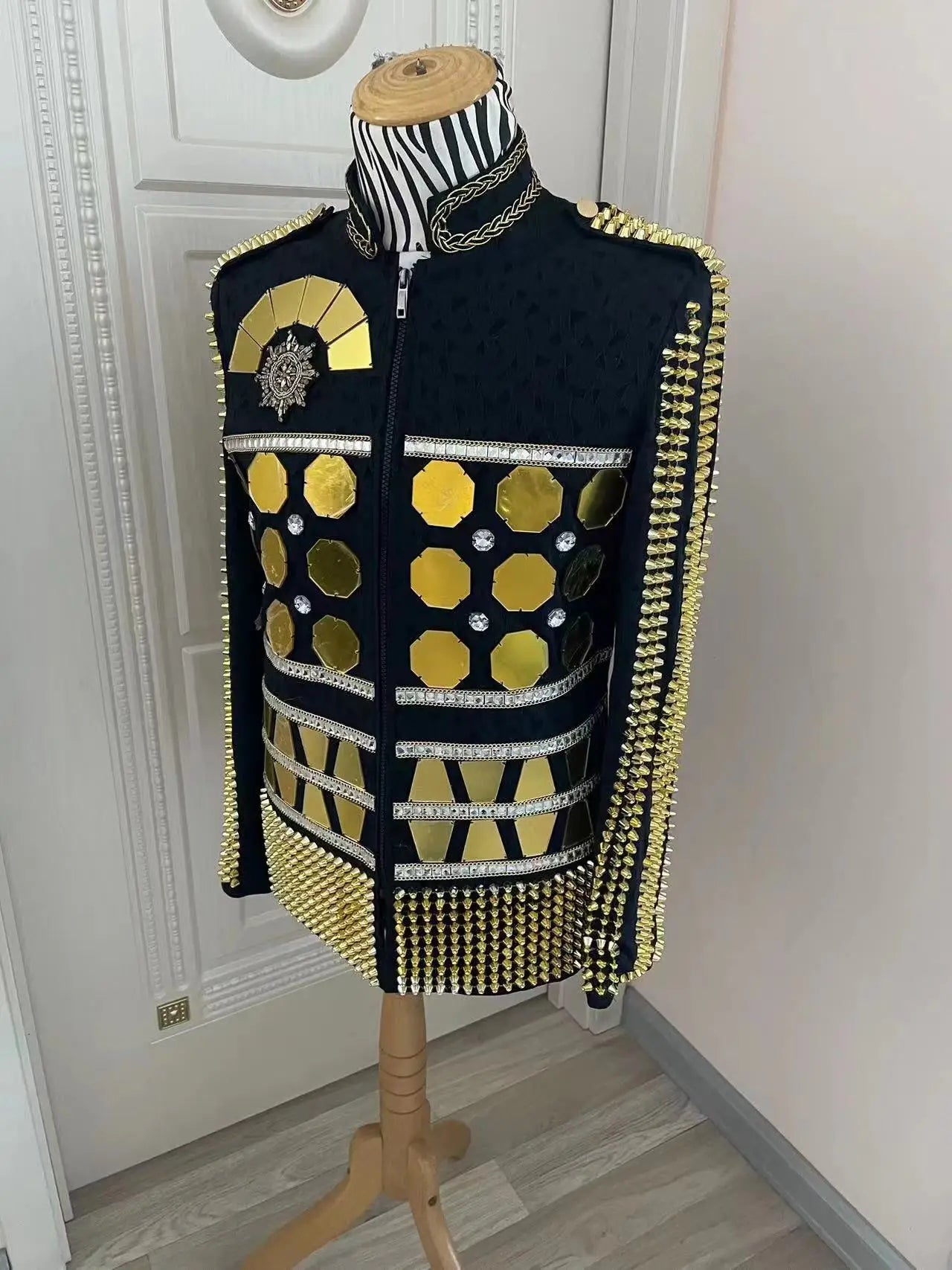 High-Performance Gold Mirror Lens Riveted Jacket for Fashionable Warmth