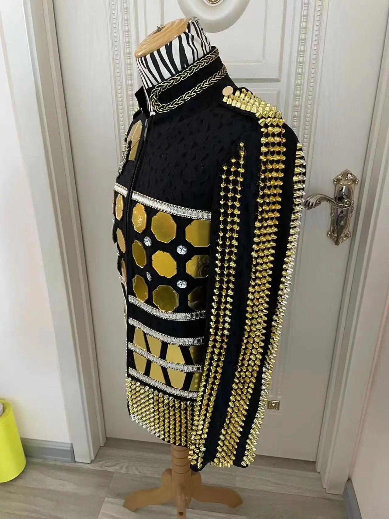 High-Performance Gold Mirror Lens Riveted Jacket for Fashionable Warmth